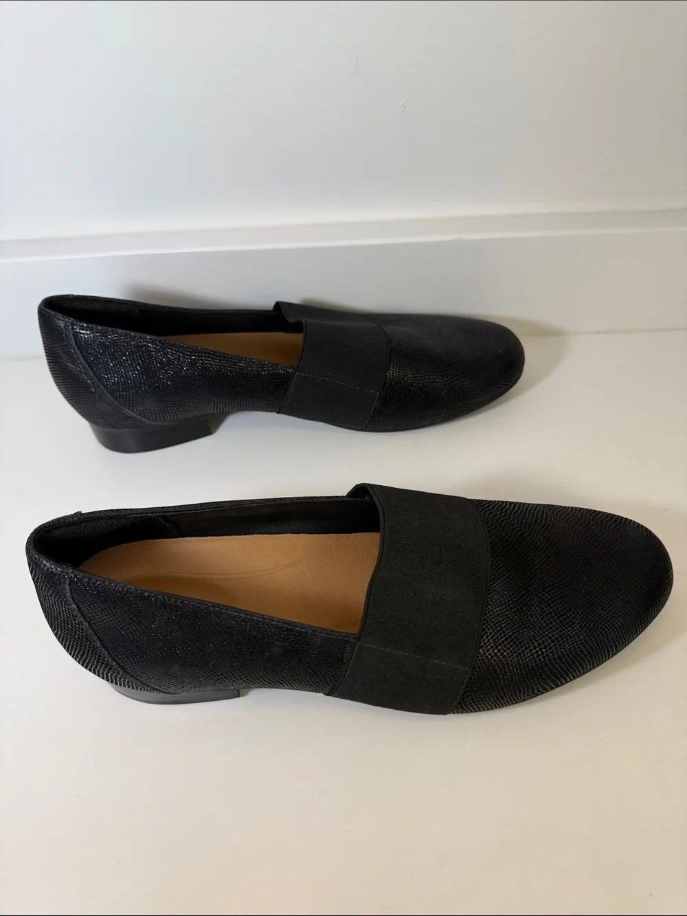 Clarks Women’s Un Blush Lo Black Slip-On Loafers - Size 9